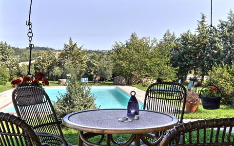 Villa Le Selvole: Fabriek, Water, Lucht, Tafel, Meubilair, Eigendom, Azure, Natuur, Stoel, Zwembad