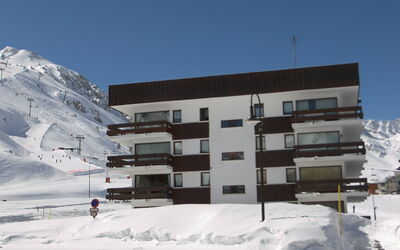 Tignes 240: Lucht, Gebouw, Sneeuw, Eigendom, Venster, Helling, Freezing, Huis, Stedelijk Ontwerp, Geologisch Fenomeen
