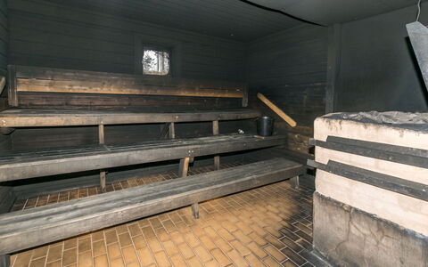 Myllylä: Bed, Meubilair, Slaapkamer, Interieur Ontwerp, Bedding, Laken, Flooring, Hout, Verdieping, Kamer