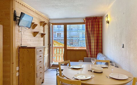 Tignes 310: Hout, Appartement, Plafond, Kamer, Beits, Cabinetry, Hardwood, Lade, Multiplex, Timmerhout