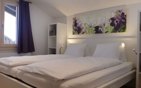 Schwendi 3: Eigendom, Meubilair, Cabinetry, Comfort, Hout, Textiel, Interieur Ontwerp, Verlichting, Verf, Venster