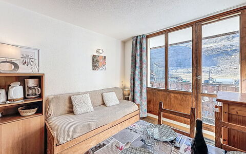 Tignes 330: Appartement, Meubilair, Kamer, Bergketen, Plafond, Glacial Landform, Alpen, Hotel, Hoofdkussen, Slaapkamer