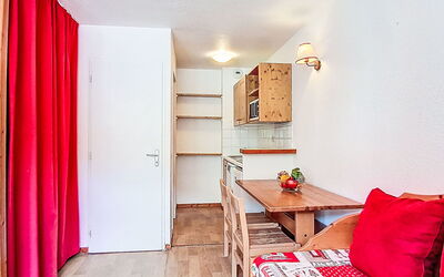 Rond Point des Pistes (Val Claret) 330.25: Interieur Ontwerp, Hout, Flooring, Verdieping, Meubilair, Plafond, Kamer, Appartement, Beits, Woonkamer