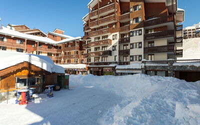 Tignes 330: Lucht, Gebouw, Eigendom, Sneeuw, Venster, Freezing, Huis, Buurt, Stedelijk Ontwerp, Woongebied
