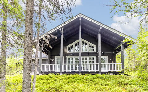 Tiera: Huis, Verblijf, Siding, Veranda, Landgoed, Schaduw, Boerderij, Bos, Blokhut, Garden Gebouwen