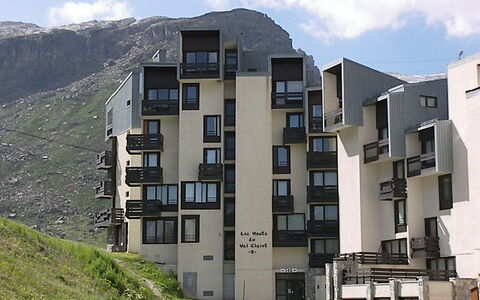 Tignes 340: Gebouw, Wolk, Lucht, Eigendom, Venster, Auto, Voertuig, Stedelijk Ontwerp, Condominium, Berg