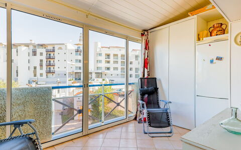 Les Jardins du Nil: Gebouw, Verlichting, Architectuur, Verdieping, Flooring, Onroerend Goed, Schaduw, Hout, Stoel, Condominium