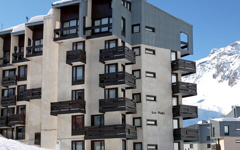 Tignes 345: Lucht, Gebouw, Venster, Eigendom, Sneeuw, Stedelijk Ontwerp, Condominium, Buurt, Blok Van De Toren, Woongebied