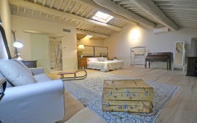 Suite Chiara: Eigendom, Meubilair, Tafel, Hout, Verlichting, Architectuur, Interieur Ontwerp, Hal, Verdieping, Woonkamer