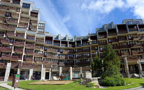 Tignes 350: Wolk, Gebouw, Fabriek, Lucht, Eigendom, Blok Van De Toren, Stedelijk Ontwerp, Condominium, Woongebied, Buurt