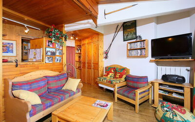 Le Curling a (Val Claret) 350.17: Kamer, Meubilair, Eigendom, Gebouw, Interieur Ontwerp, Woonkamer, Huis, Tafel, Onroerend Goed, Huis