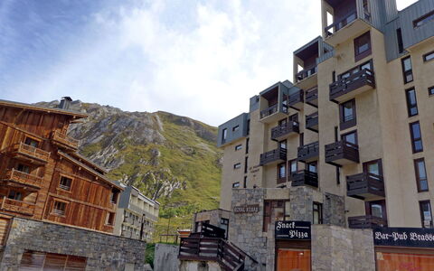 Tignes 375: Gebouw, Lucht, Wolk, Dag, Eigendom, Venster, Stedelijk Ontwerp, Buurt, Woongebied, Stad