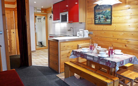 Tignes 375: Kamer, Eigendom, Interieur Ontwerp, Meubilair, Gebouw, Cabinetry, Huis, Plafond, Verdieping, Onroerend Goed