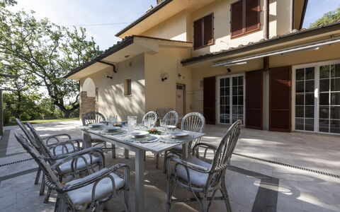 Villa Monteresi: Meubilair, Eigendom, Gebouw, Tafel, Venster, Fabriek, Lucht, Stoel, Schaduw, Interieur Ontwerp