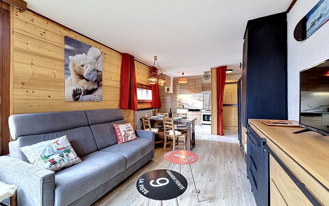 Tignes 390: Meubilair, Zee, Stoel, Schaduw, Balkon, Buitenmeubels, Eco Hotel, Kust, Dek, Beits