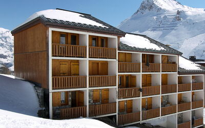 Tignes 450: Sneeuw, Lucht, Eigendom, Helling, Hout, Berg, Venster, Boom, Dak, Onroerend Goed