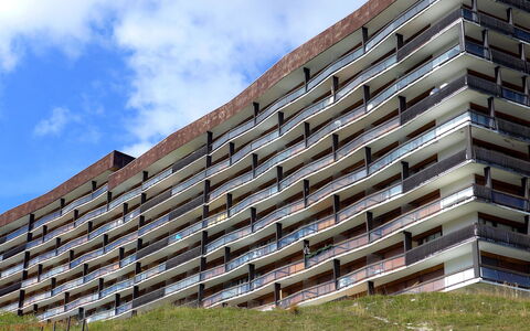 Tignes 480: Wolk, Lucht, Fabriek, Gebouw, Venster, Huis, Land Lot, Boom, Gras, Verblijf