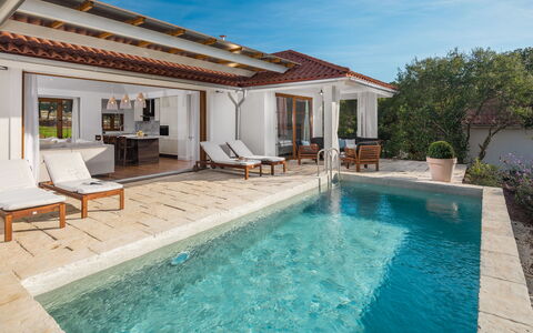Rovinj Bale 311: Meubilair, Tafel, Gebouw, Stoel, Venster, Hout, Flooring, Schaduw, Verdieping, Veranda