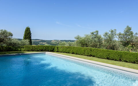 Villa Agnola: Water, Lucht, Watervoorraden, Eigendom, Natuurlijk Landschap, Fabriek, Azure, Zwembad, Plantkunde, Boom