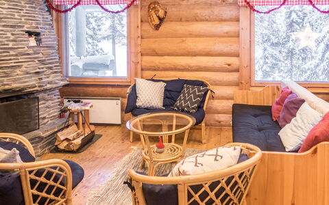 Mänty: Hout, Meubilair, Interieur Ontwerp, Kamer, Plafond, Beits, Woonkamer, Hardwood, Houten Vloer, Stoel