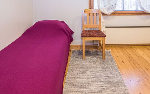 Mänty: Flooring, Verdieping, Hout, Interieur Ontwerp, Houten Vloer, Bed, Slaapkamer, Meubilair, Kamer, Laken