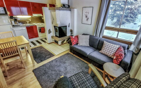 Rukaköngäs 24: Huis, Huis, Verdieping, Meubilair, Bankstel, Woonkamer, Appartement, Kamer, Verblijf