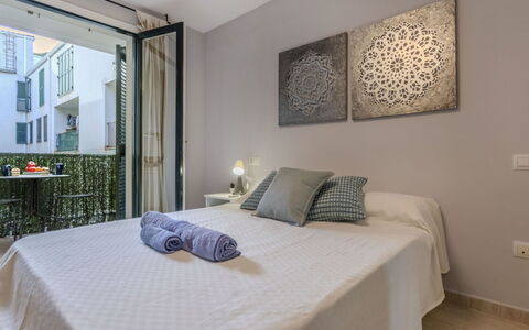 Mitsu: Interieur Ontwerp, Muur, Slaapkamer, Meubilair, Bed, Hout, Verdieping, Flooring, Kamer, Plafond