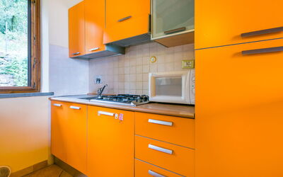 Fiordaliso 962.8: Countertop, Cabinetry, Eigendom, Gebouw, Kraan, Meubilair, Wastafel, Gootsteen, Venster, Keuken