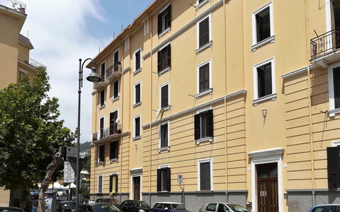 Sotto Il Segno dei Pesci: Gebouw, Venster, Appartement, Buurt, Woongebied,  Dorf\, Stedelijk Ontwerp, Family Car
