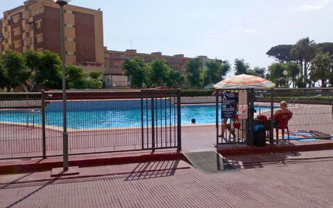 La Pineda 158: Zwembad, Samengesteld Materiaal, Schaduw, Vrije Tijd, Condominium, Recreatiecentrum, Hotel, Buitenmeubels