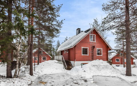 Alppikylä 4A: Hout, Siding, Verblijf, Huis, Huis, Plank, Garden Gebouwen, Blokhut, Hardwood, Veranda