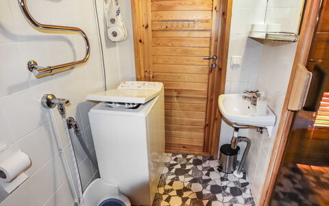 Alppikylä 4A: Hout, Siding, Verblijf, Huis, Huis, Plank, Garden Gebouwen, Blokhut, Hardwood, Veranda