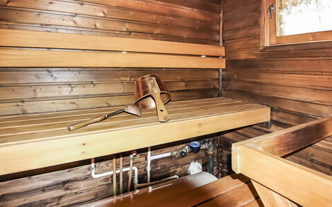 Alppikylä 4A: Hout, Siding, Verblijf, Huis, Huis, Plank, Garden Gebouwen, Blokhut, Hardwood, Veranda