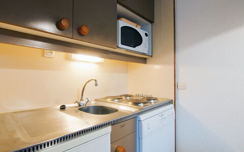 Les Menuires 630: Eigendom, Kamer, Keuken, Countertop, Meubilair, Cabinetry, Huis, Interieur Ontwerp, Architectuur, Onroerend Goed