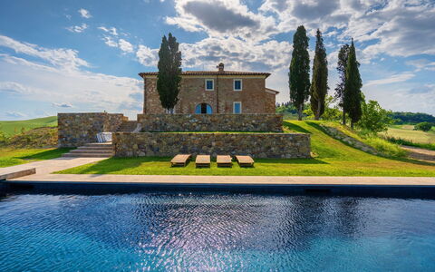 Casa Insieme: Wolk, Water, Lucht, Fabriek, Eigendom, Blauw, Gebouw, Groen, Azure, Natuurlijk Landschap