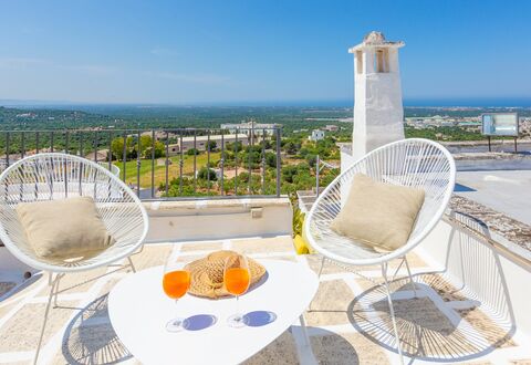 Romeo e Giulietta - Terrazza Vista Mare: Lucht, Tafel, Meubilair, Tableware, Product, Stoel, Azure, Buitenmeubels, Interieur Ontwerp, Gebouw