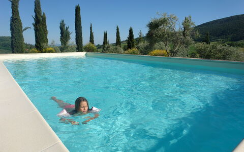 Tenuta Le Sodole: Water, Lucht, Natuur, Azure, Groen, Blauw, Fabriek, Boom, Zwembad, Vrije Tijd