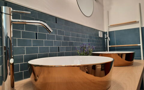 Cattolica Sea Loft: Loodgieterswerkinrichting, Eigendom, Bad, Hout, Interieur Ontwerp, Verlichting, Badkamer, Huis, Flooring, Verdieping