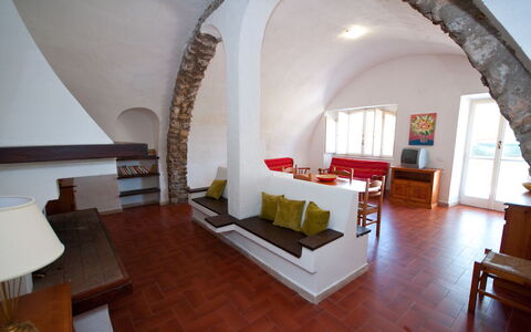 Holiday Home Giannella: Eigendom, Bankstel, Meubilair, Tafel, Hout, Interieur Ontwerp, Hal, Verdieping, Flooring, Huis