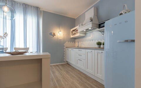 Conero Suite: Cabinetry, Eigendom, Meubilair, Countertop, Gebouw, Keuken, Interieur Ontwerp, Venster, Hout, Architectuur