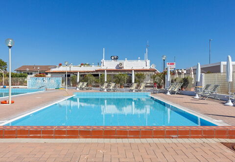 Villa Il Pesco: Water, Lucht, Zwembad, Azure, Vrije Tijd, Samengesteld Materiaal, Buitenmeubels, Recreatie, Rechthoek, Schaduw