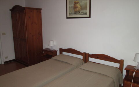 Giannella Holiday Apartment: Meubilair, Eigendom, Comfort, Bed, Hout, Fotolijst, Gebouw, Interieur Ontwerp, Flooring, Bed Frame