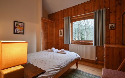 Riverside Cottage: Muur, Interieur Ontwerp, Bed, Slaapkamer, Hout, Flooring, Verdieping, Meubilair, Laken, Plafond