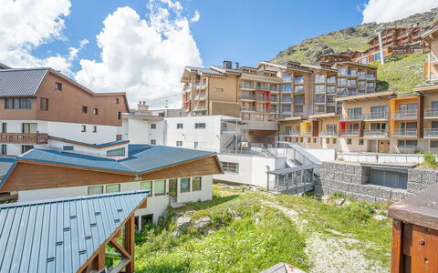Val Thorens 190: Wolk, Lucht, Gebouw, Dag, Eigendom, Fabriek, Venster, Azure, Architectuur, Stedelijk Ontwerp