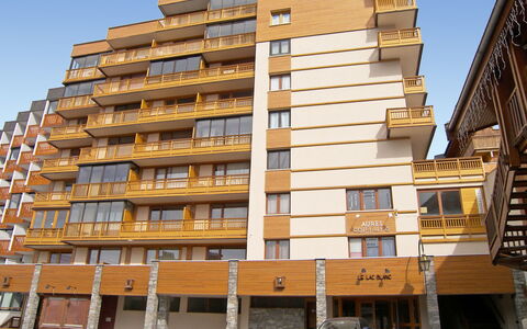 Val Thorens 300: Wiel, Gebouw, Lucht, Eigendom, Auto, Voertuig, Stedelijk Ontwerp, Condominium, Blok Van De Toren