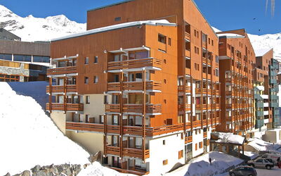 Val Thorens 350: Gebouw, Lucht, Dag, Eigendom, Sneeuw, Venster, Architectuur, Stedelijk Ontwerp, Condominium, Biome
