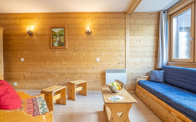 Arcelle 203 550.10: Gebouw, Eigendom, Meubilair, Tafel, Venster, Hout, Huis, Comfort, Interieur Ontwerp, Woonkamer