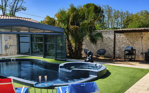 Logis de la Castagne: Zwembad, Vrije Tijd, Samengesteld Materiaal, Waterpartij, Toevlucht, Tuin, Backyard, Schaduw, Buitenmeubels, Landscaping