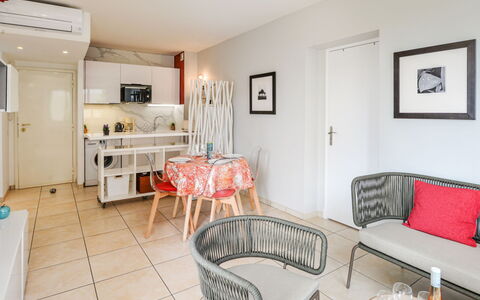 Dolce Vita: Lucht, Wolk, Voedsel, Fabriek, Tableware, Tafel, Venster, Berg, Fruit, Hout