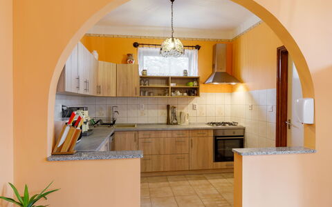 May: Lucht, Wolk, Voedsel, Fabriek, Tableware, Tafel, Venster, Berg, Fruit, Hout